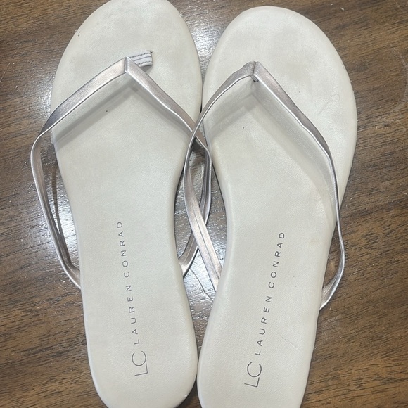 LC Lauren Conrad 3-Pair Flip Flop Bundle Size 8 - Picture 4 of 7